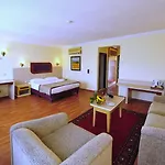ディンラー ホテルズ ユルギュップ 5*